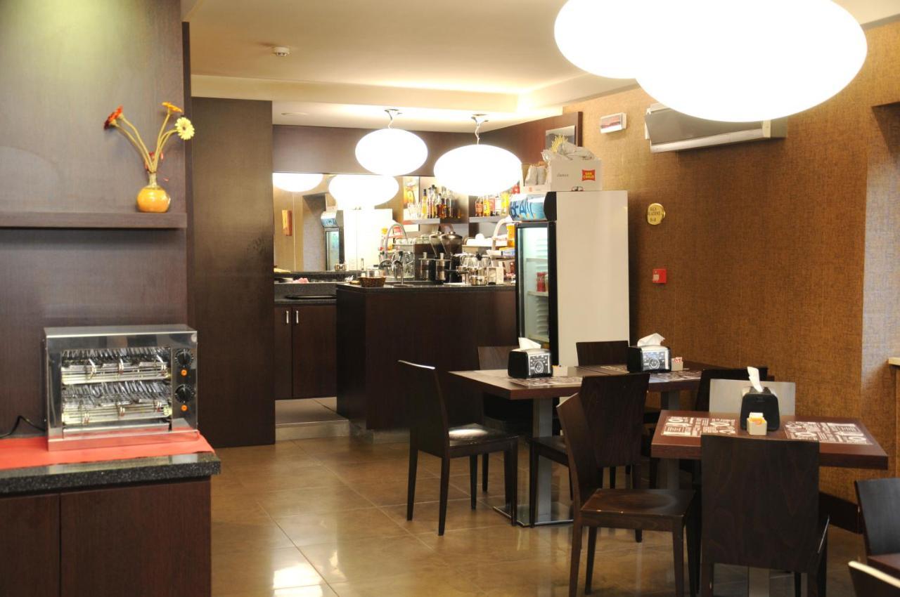 Hotel Fly Casoria Bagian luar foto