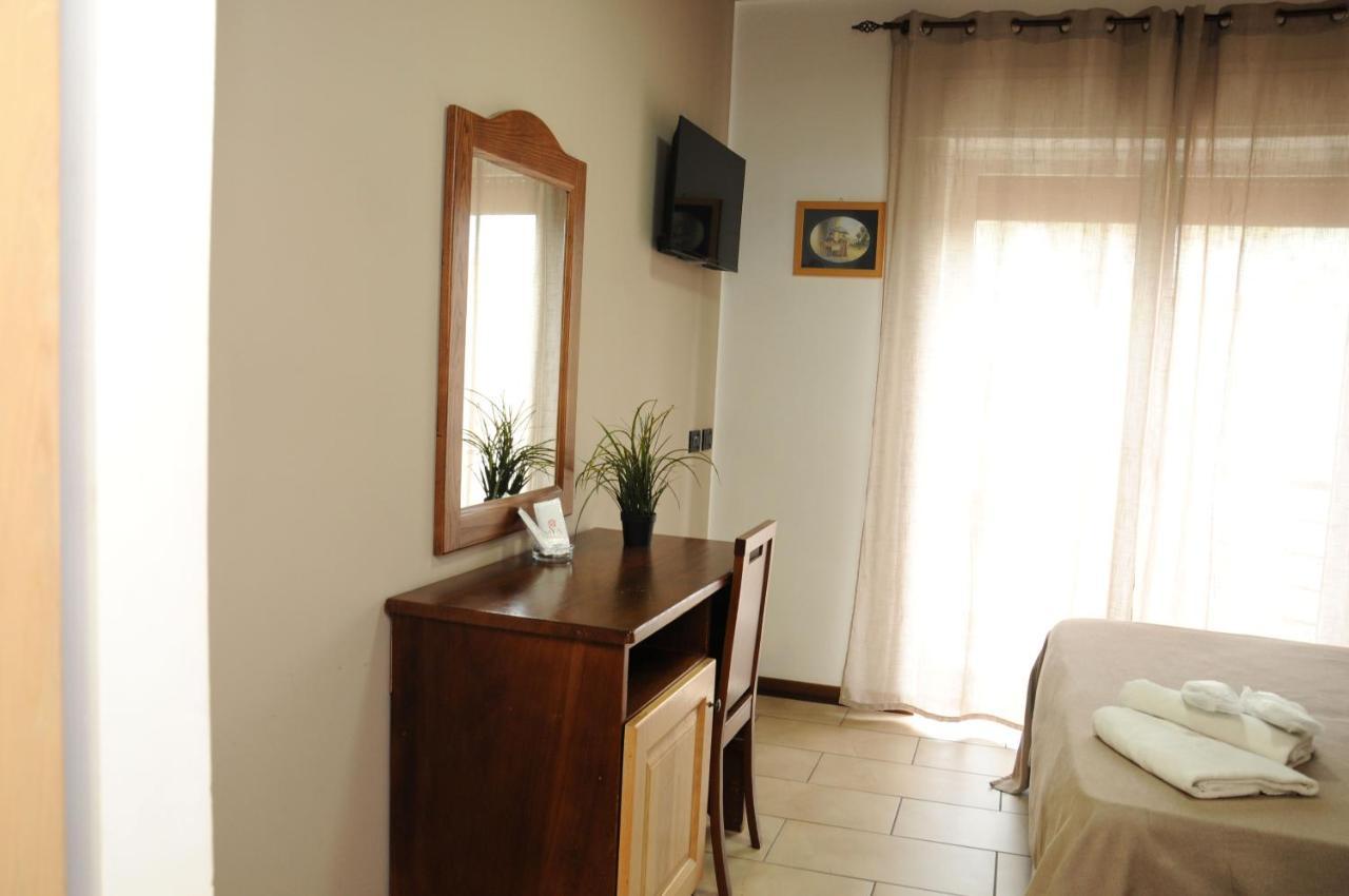 Hotel Fly Casoria Bagian luar foto
