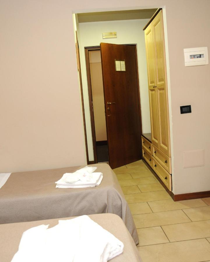 Hotel Fly Casoria Bagian luar foto