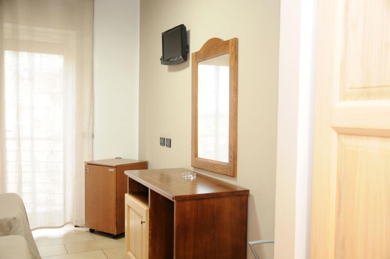 Hotel Fly Casoria Bagian luar foto