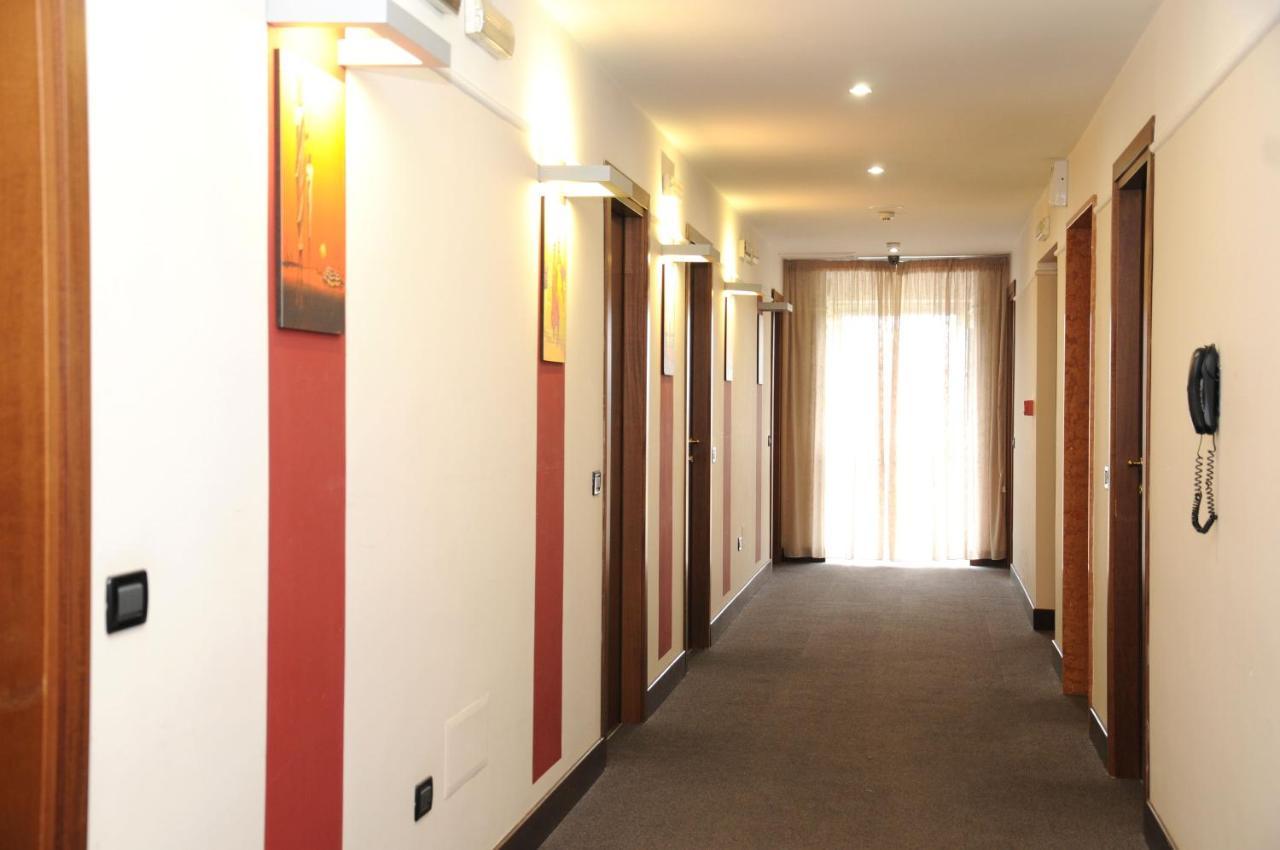 Hotel Fly Casoria Bagian luar foto