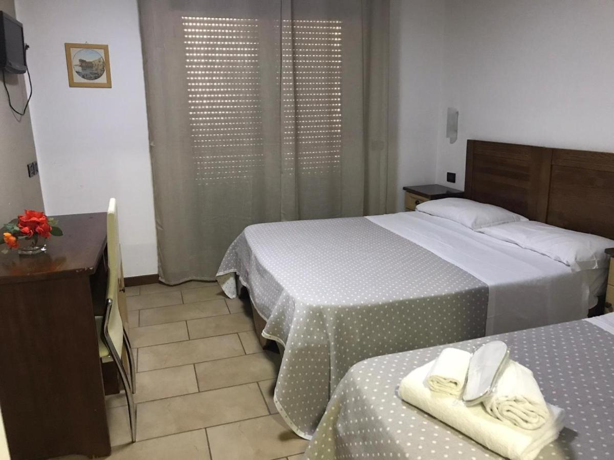 Hotel Fly Casoria Bagian luar foto