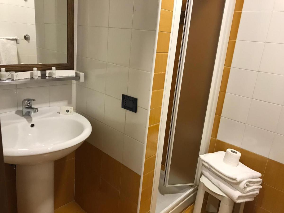 Hotel Fly Casoria Bagian luar foto